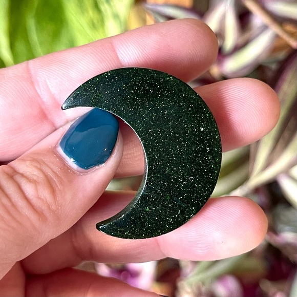 🌙🧙♀️Green Sandstone Man Made Crystal Moon Carving🌙🧙♀️ - Picture 3 of 3